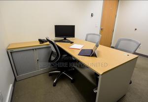 Working Spaces In A Well Maintained Area - thumbnail 2