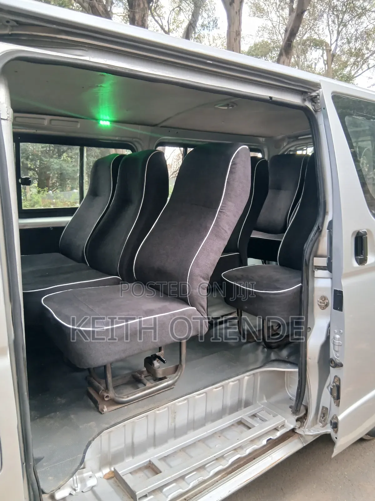 Toyota HiAce 2012 Silver