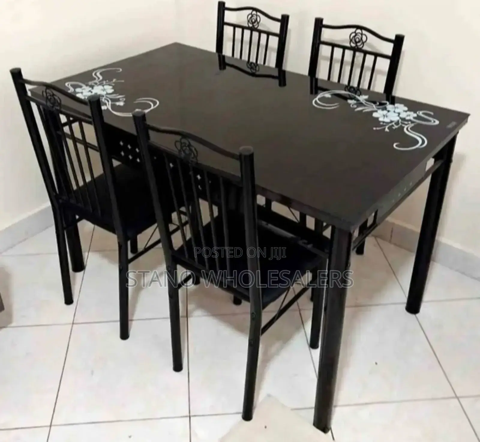 Splendid 4 Sitter Dinning Table