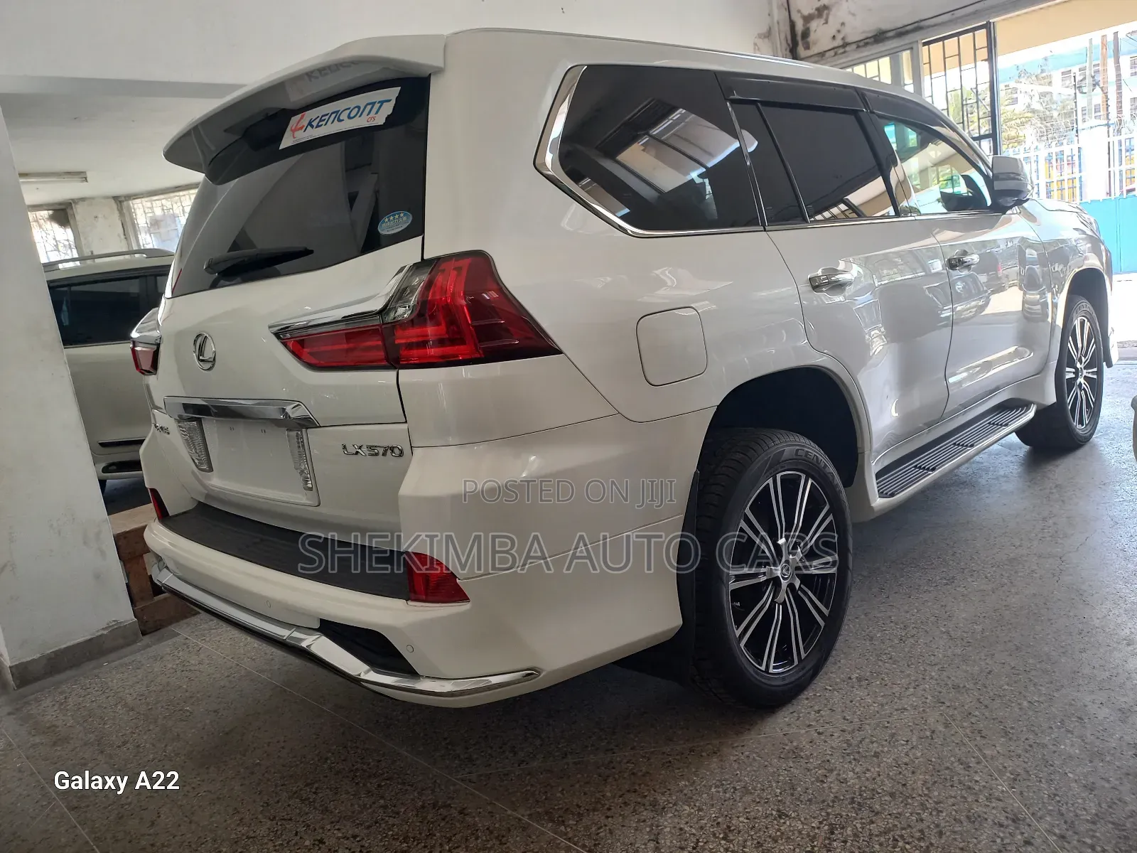 Lexus LX 570 AWD 2020 White