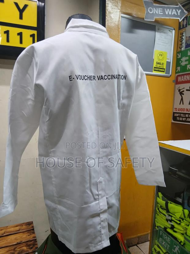 Pockets 3 Nurses Coats in White Branded - thumbnail 2