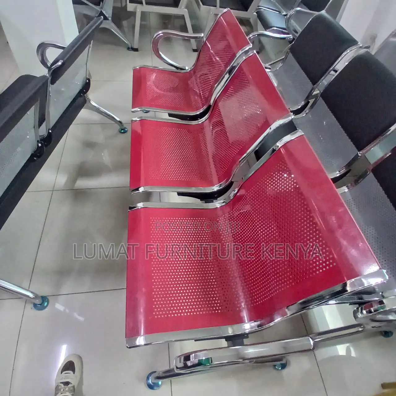 Strong Metallic Frame, Comfortable Seat