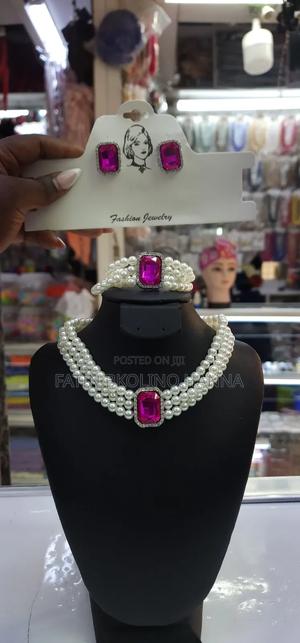 Classy Pearl Jewelry Set - main view