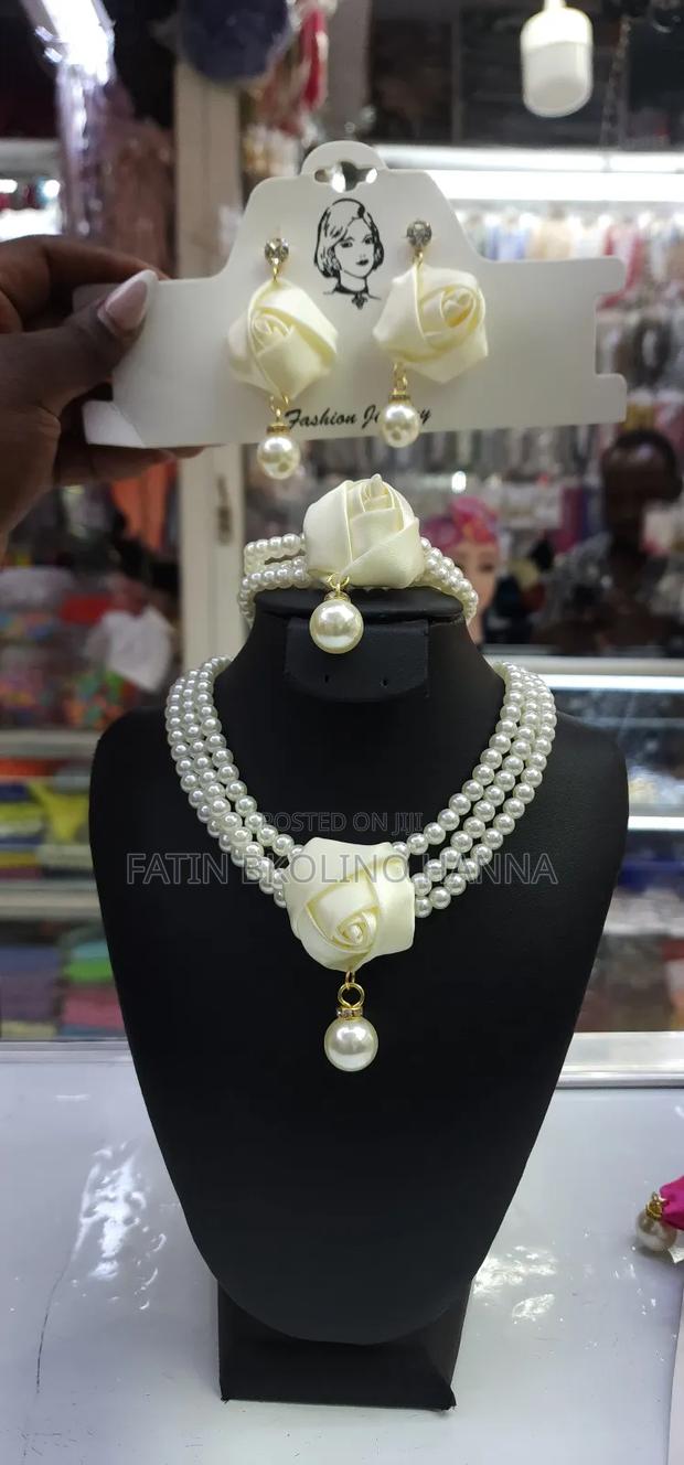 Rose Pearl Set Jewelry - main view