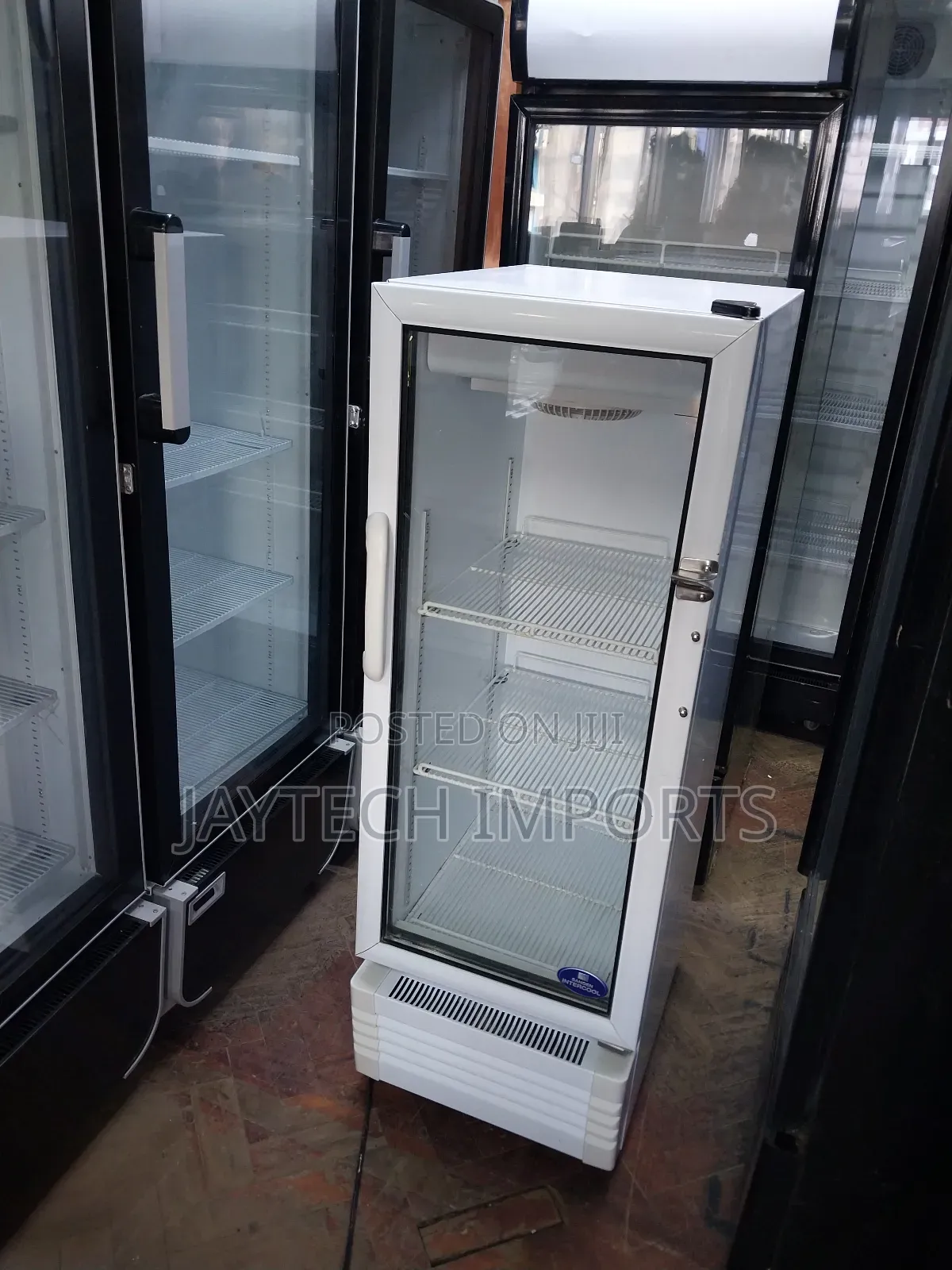 Powerful Display Fridge - Perfect for Drinks Snacks