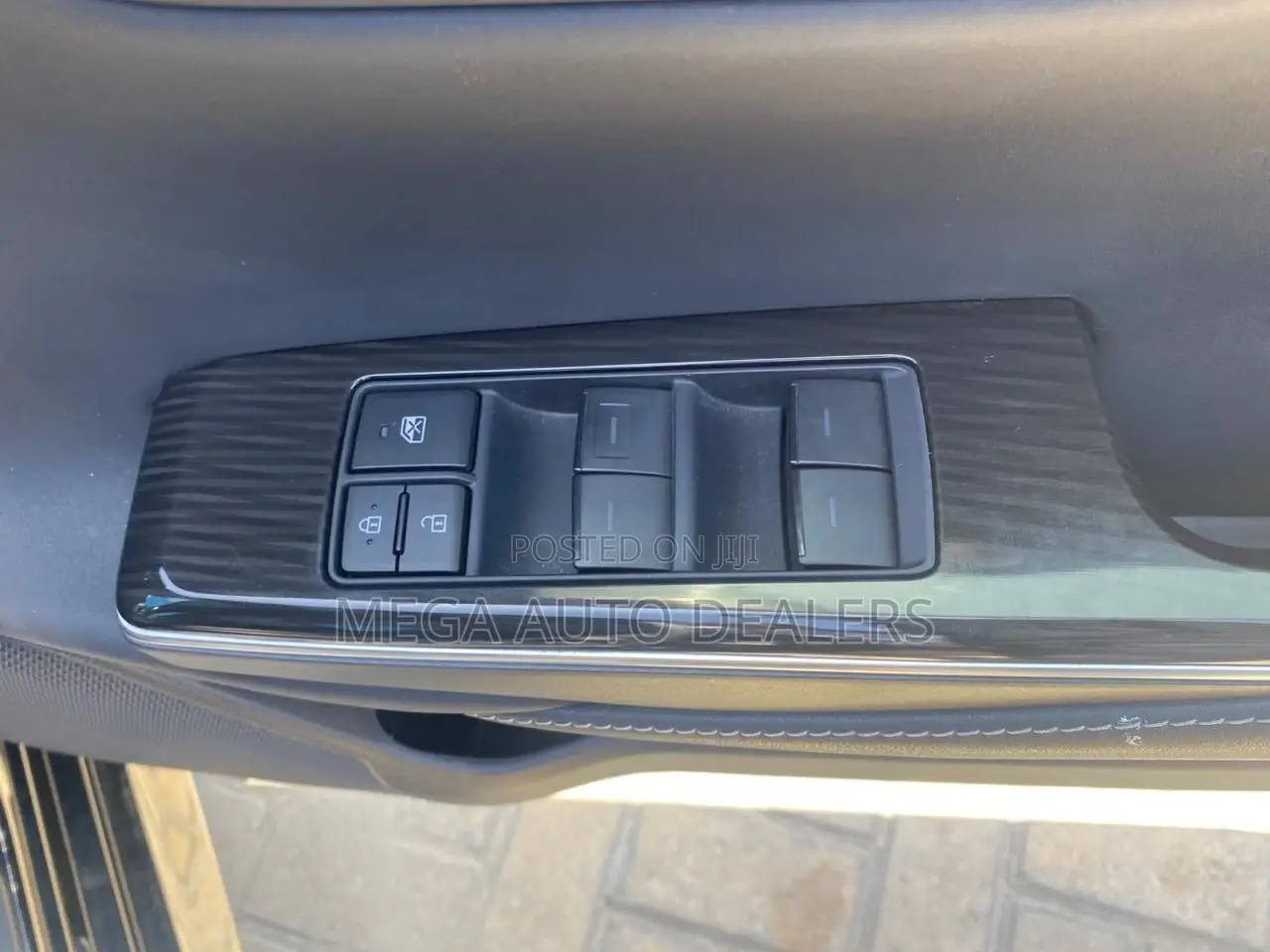 Toyota Crown 2018 Black