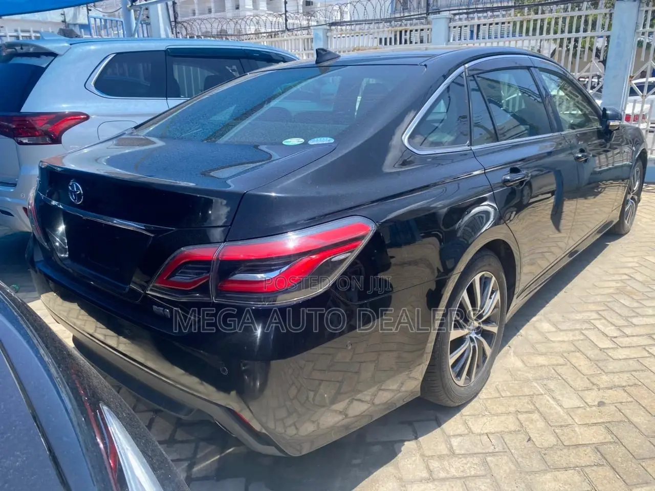 Toyota Crown 2018 Black