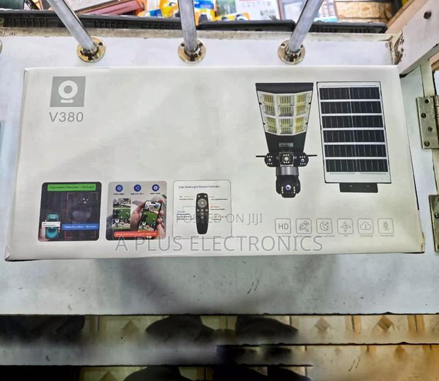 Ld002 Streetlight With Triple Lens Camera - main view