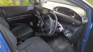 Toyota Sienta 2016 Blue