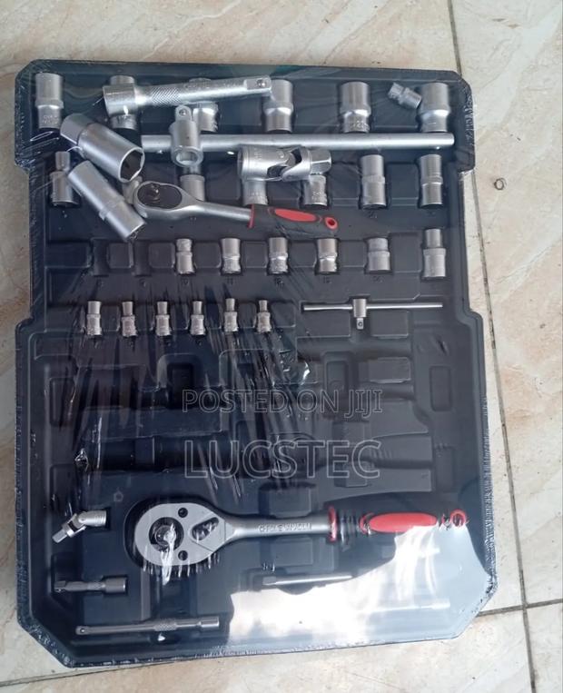 Chrome Vanadium Professional Tool Set - thumbnail 4