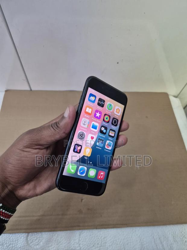 Apple iPhone SE 64 GB Black - thumbnail 7
