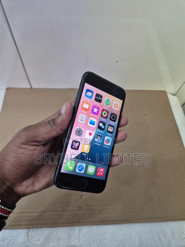 Apple iPhone SE 64 GB Black - thumbnail 3