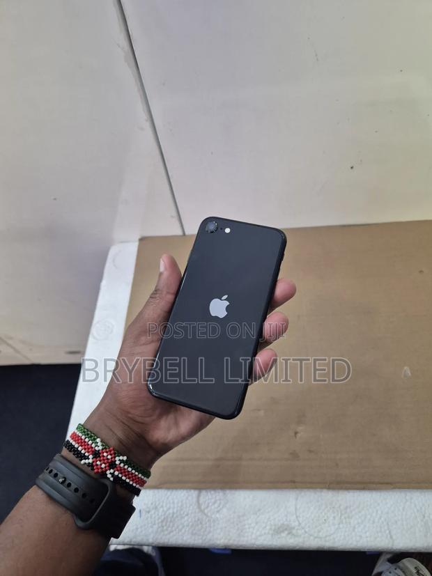 Apple iPhone SE 64 GB Black - thumbnail 4