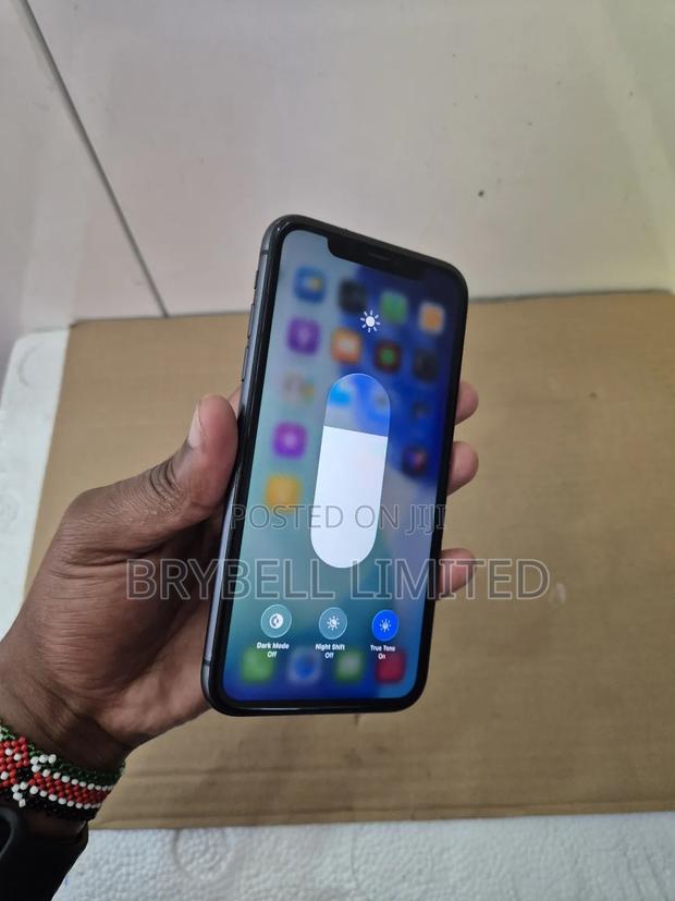 Apple iPhone 11 64 GB Black - thumbnail 4