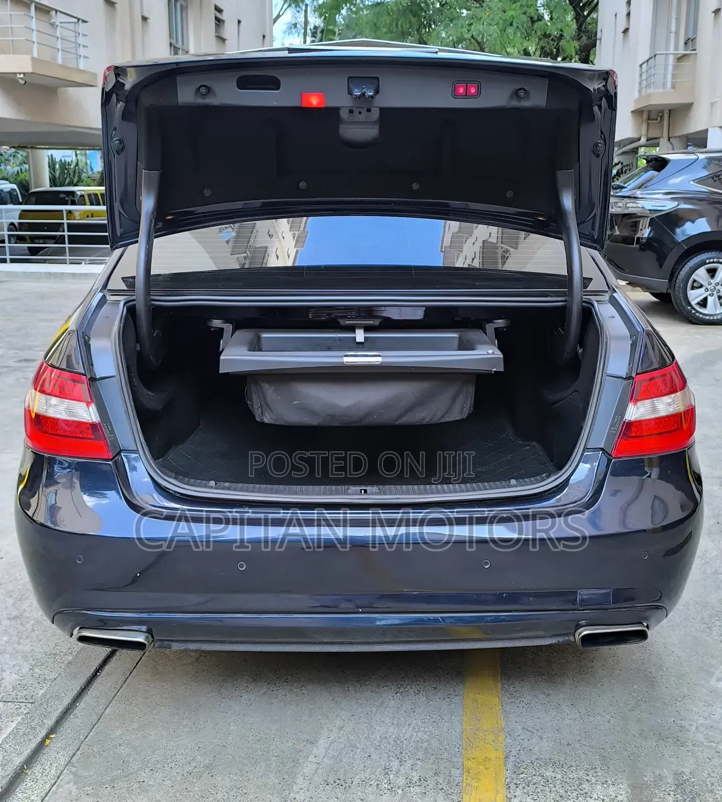 Mercedes-Benz E200 2013 Blue