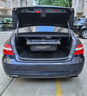 Mercedes-Benz E200 2013 Blue
