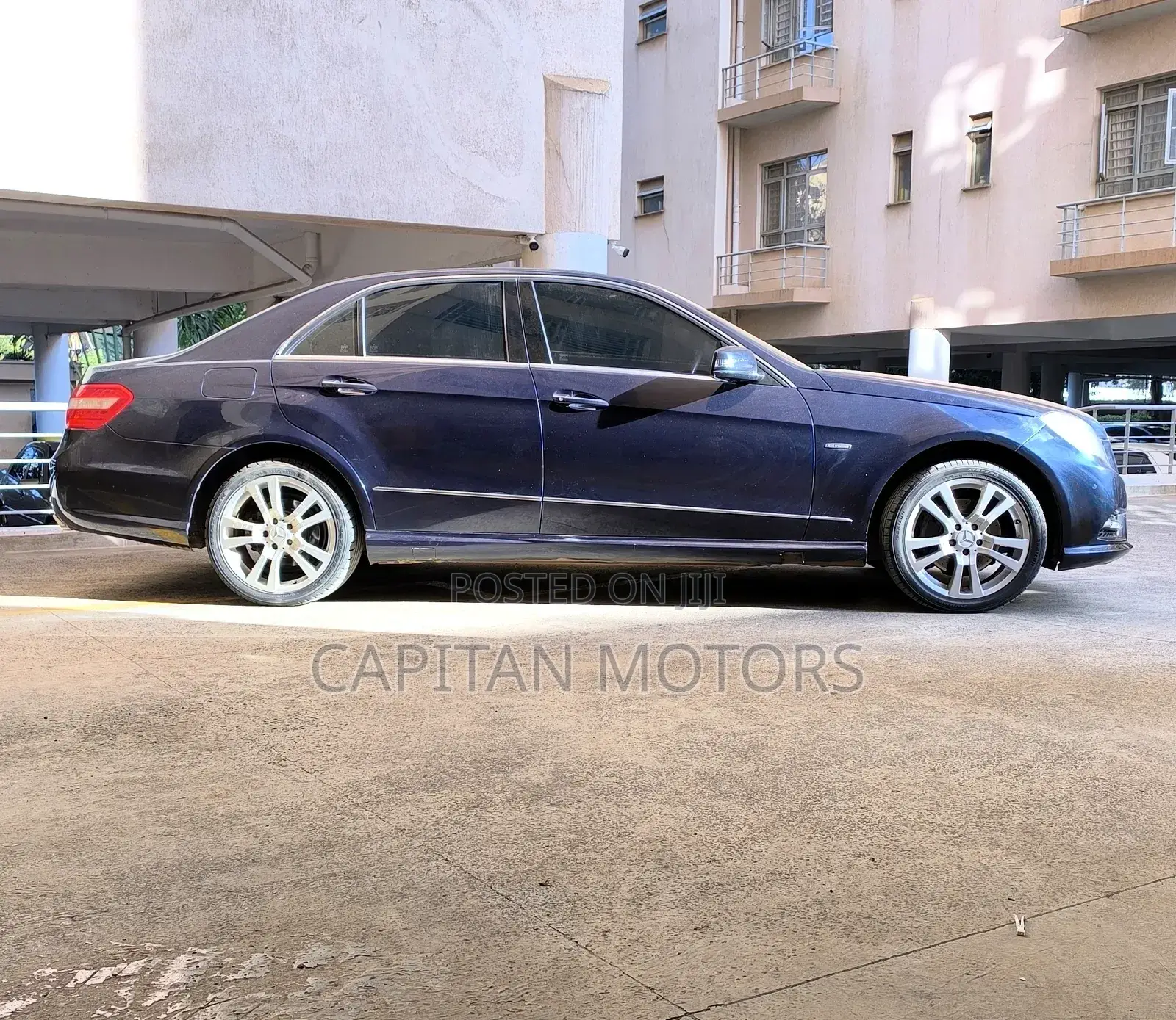 Mercedes-Benz E200 2013 Blue
