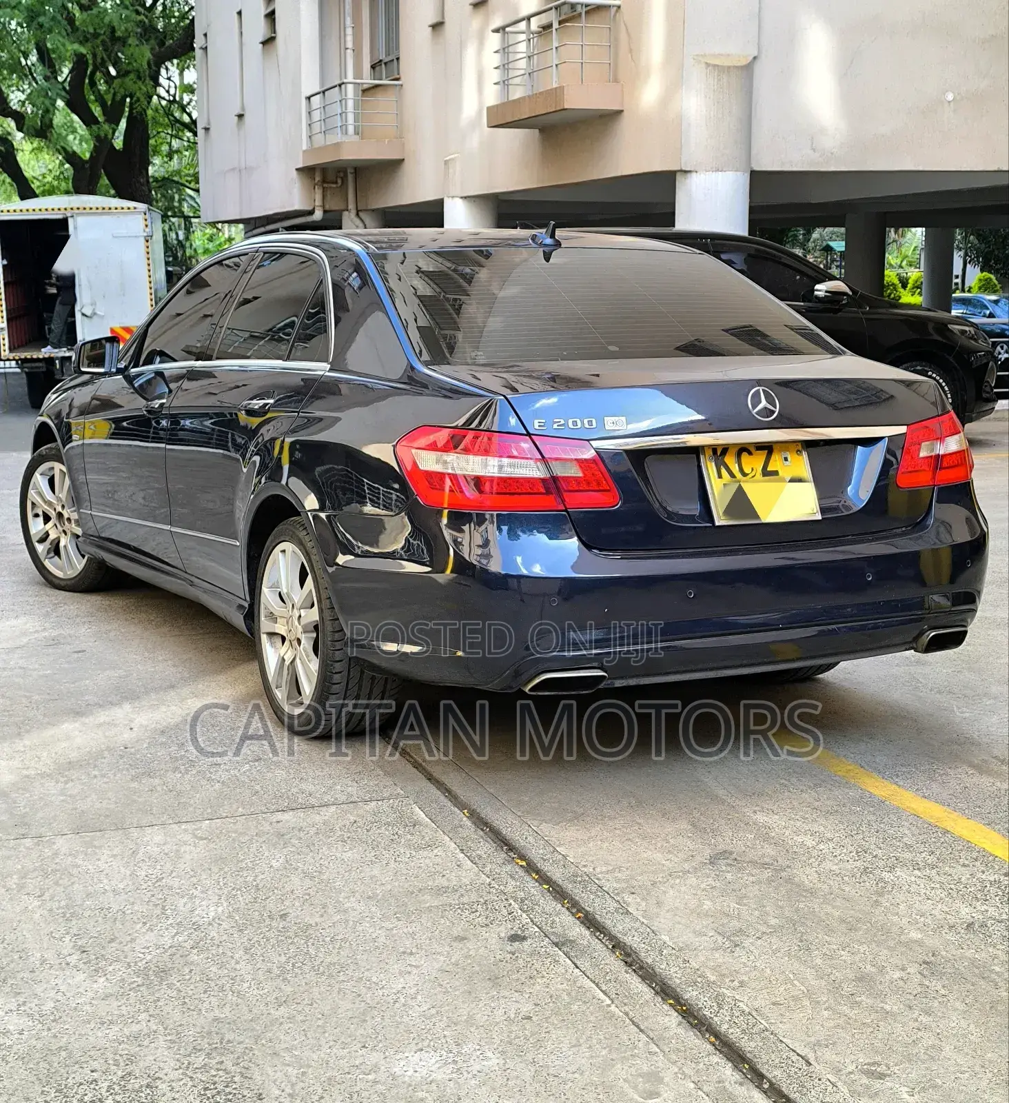 Mercedes-Benz E200 2013 Blue