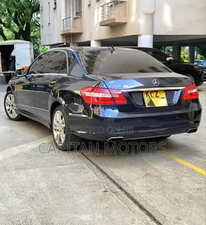 Mercedes-Benz E200 2013 Blue