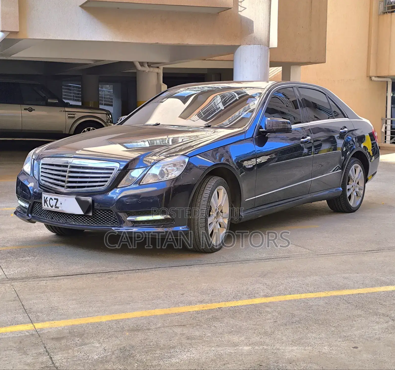 Mercedes-Benz E200 2013 Blue