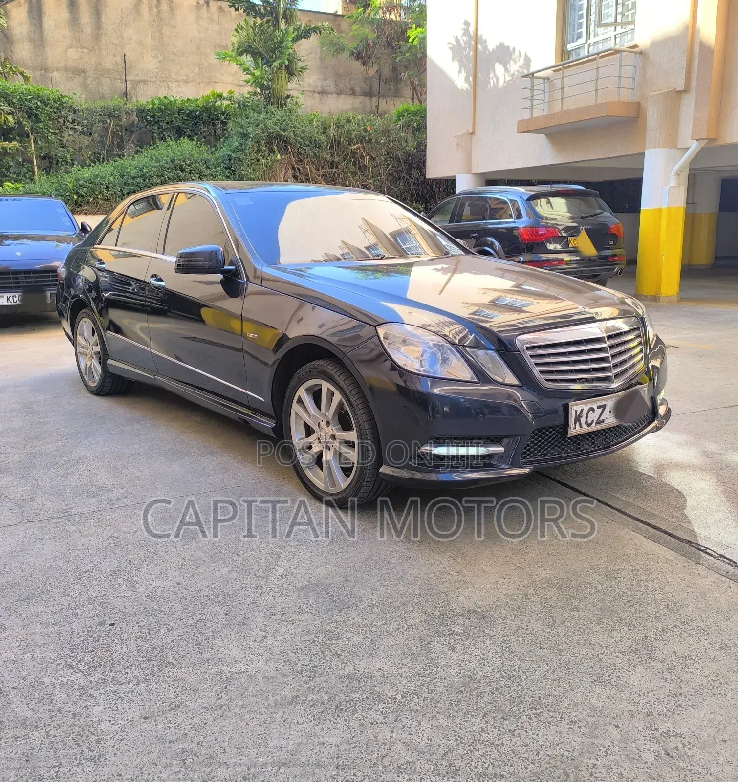 Mercedes-Benz E200 2013 Blue