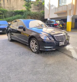 Mercedes-Benz E200 2013 Blue