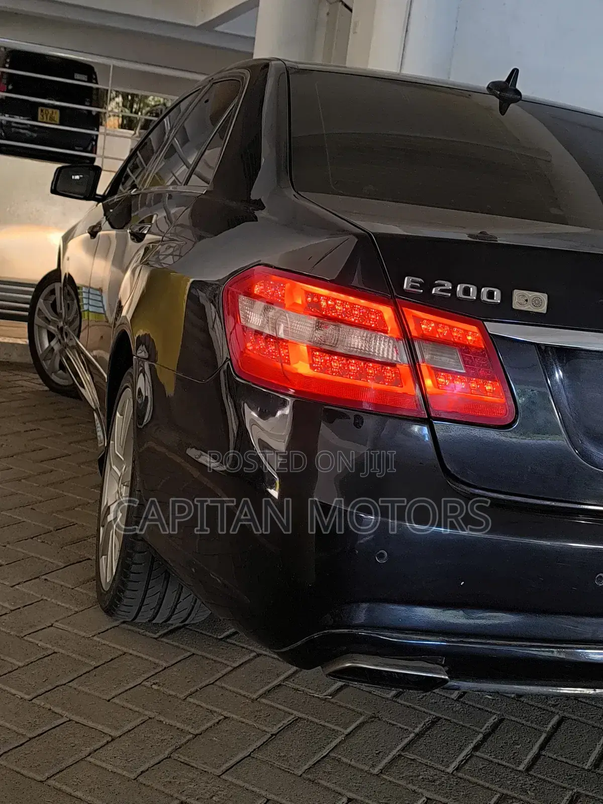 Mercedes-Benz E200 2013 Blue