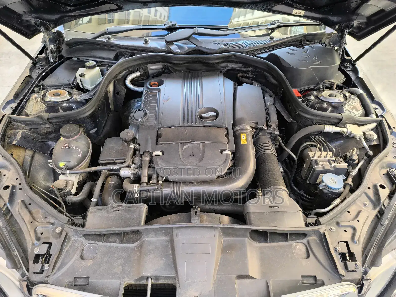 Mercedes-Benz E200 2013 Blue