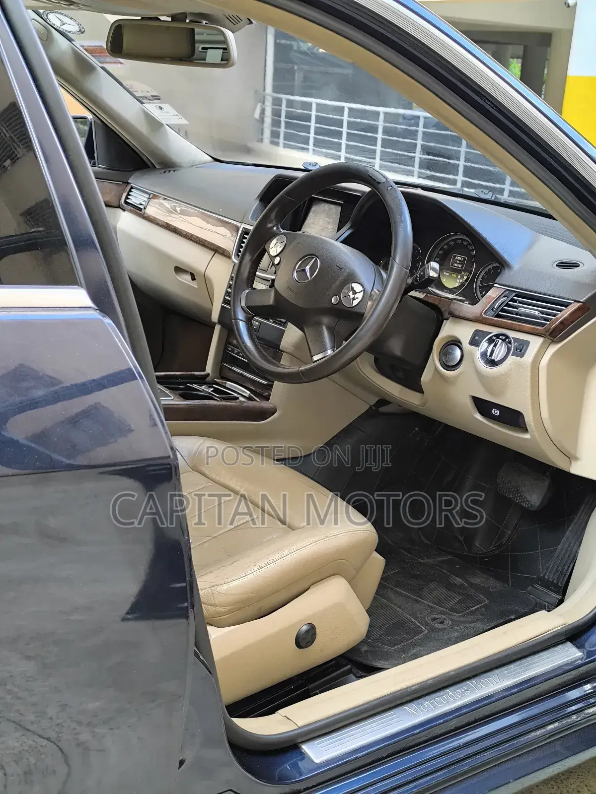 Mercedes-Benz E200 2013 Blue