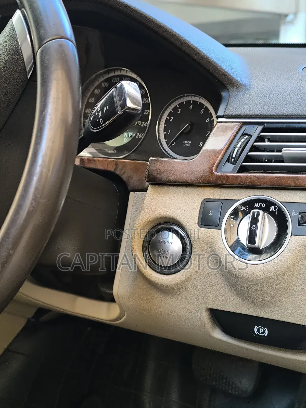Mercedes-Benz E200 2013 Blue