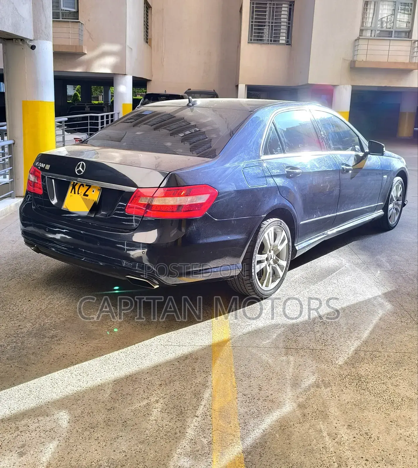 Mercedes-Benz E200 2013 Blue