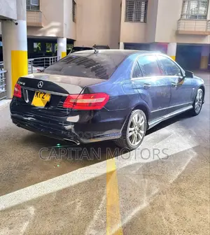 Mercedes-Benz E200 2013 Blue