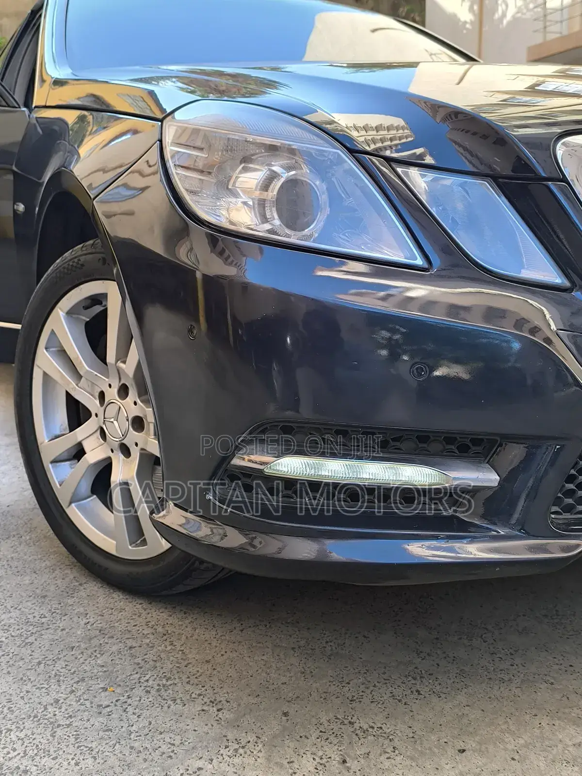 Mercedes-Benz E200 2013 Blue