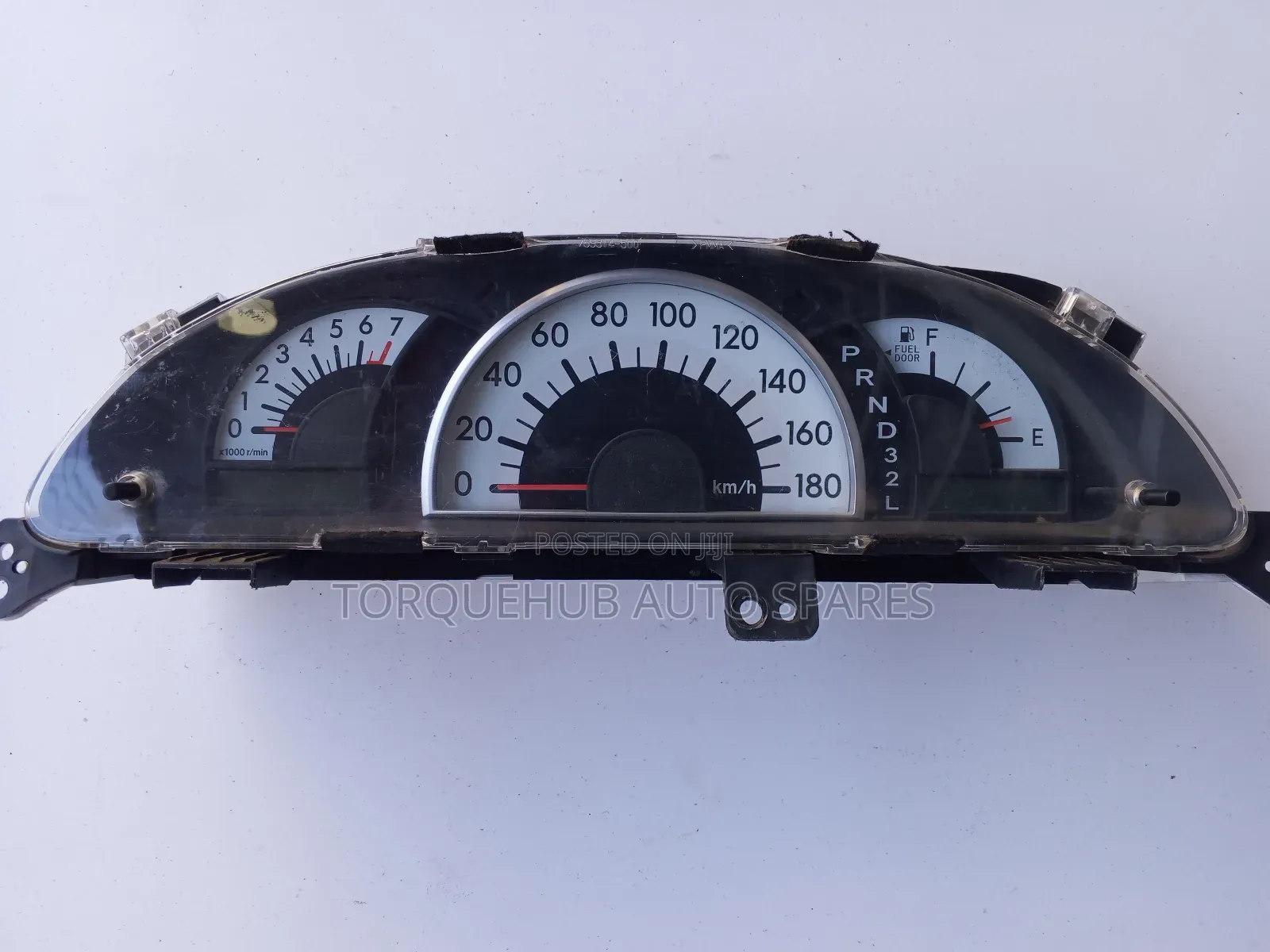 Toyota Raum 2004 Clock