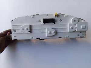 Toyota Raum 2004 Clock