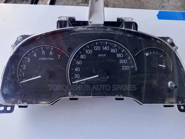 Toyota Avensis Dashboard Clock - main view