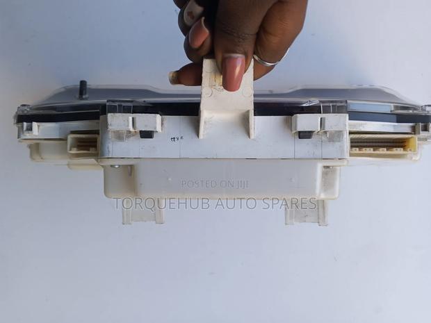 Toyota Avensis Dashboard Clock - thumbnail 2