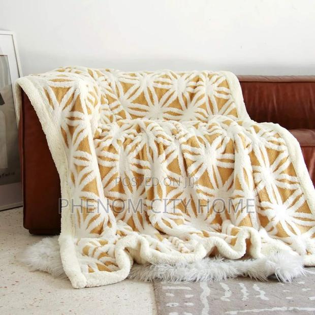 Unique Double Sided Throwblanket - thumbnail 2