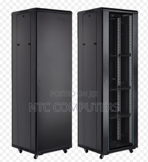 Hawk 42u 600mm X 1000mm Floor Standing Server Rack