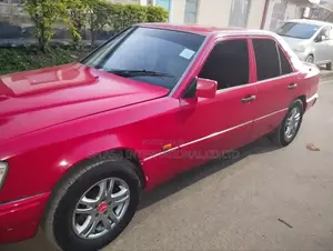 Mercedes-Benz 200E 1994 Red