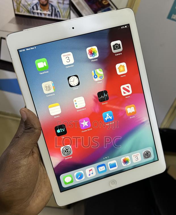 Apple iPad Air 128 GB Silver - main view