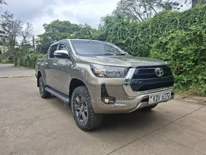 Toyota Hilux Revo Double Cab Deisel 2.8 AWD 2022 Gray