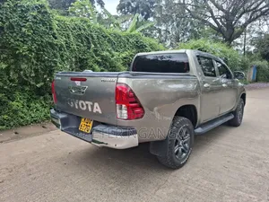 Toyota Hilux Revo Double Cab Deisel 2.8 AWD 2022 Gray