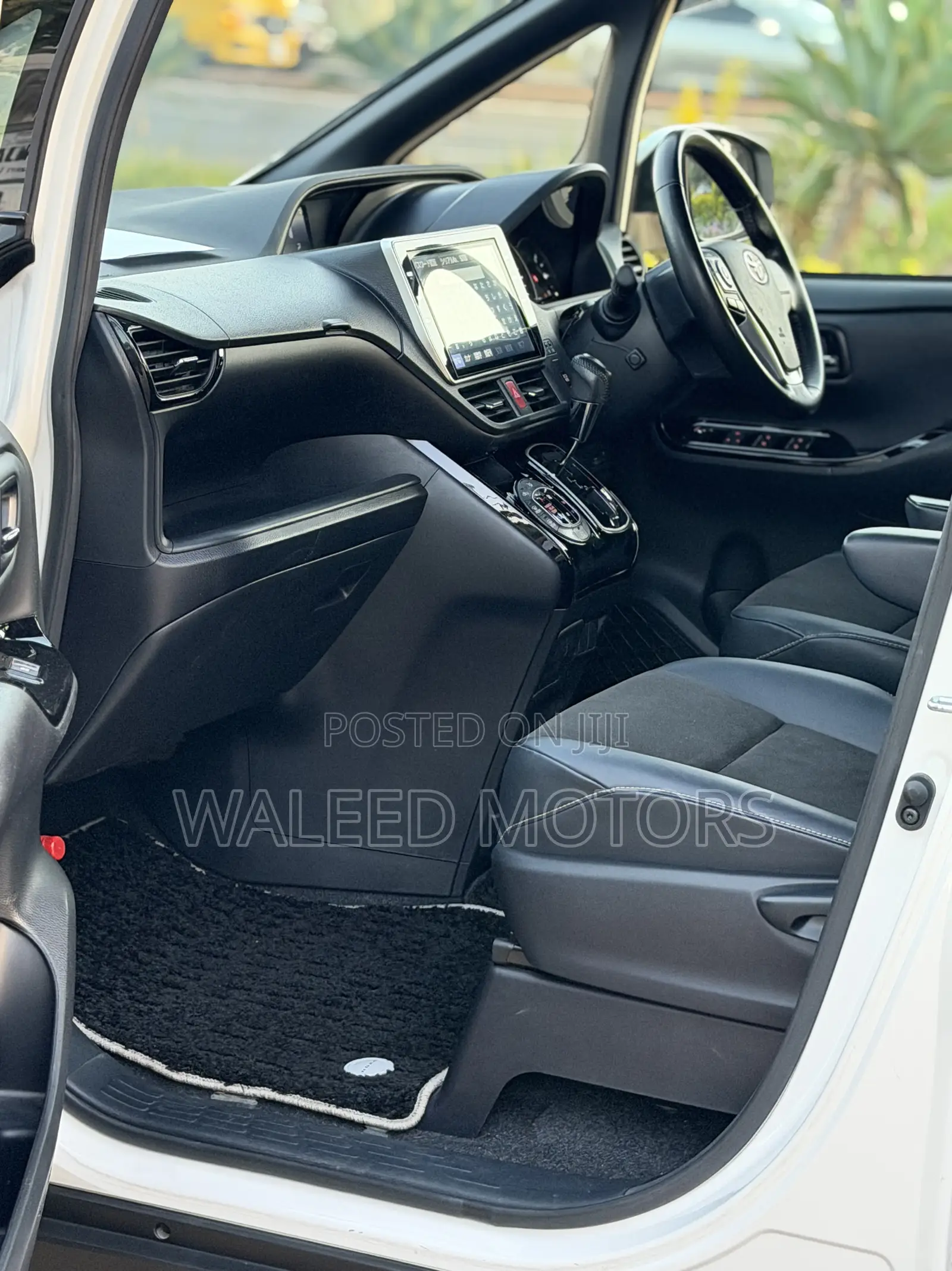 Toyota Noah 2018 Pearl