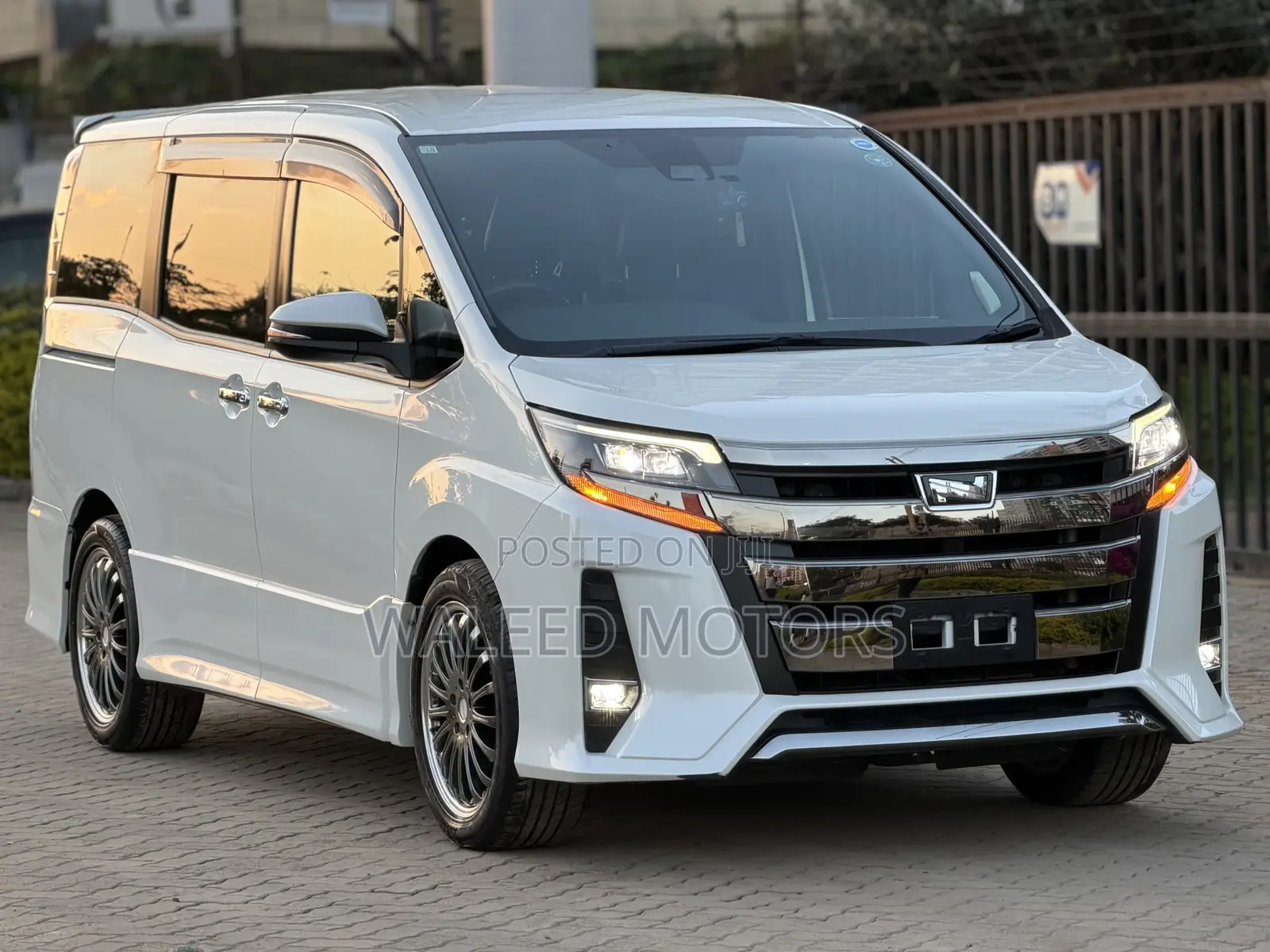 Toyota Noah 2018 Pearl