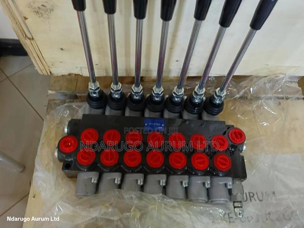 7 Way Hydraulic Control - main view