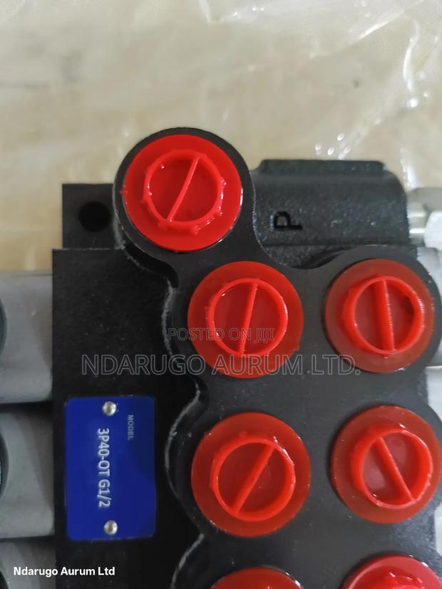 3 Way Hydraulic Control - thumbnail 2