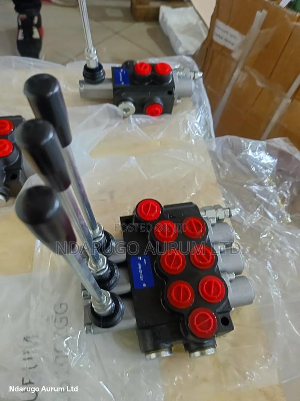 3 Way Hydraulic Control - thumbnail 3