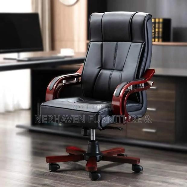 Modern Director Office Chair – Executive Comfort & Style