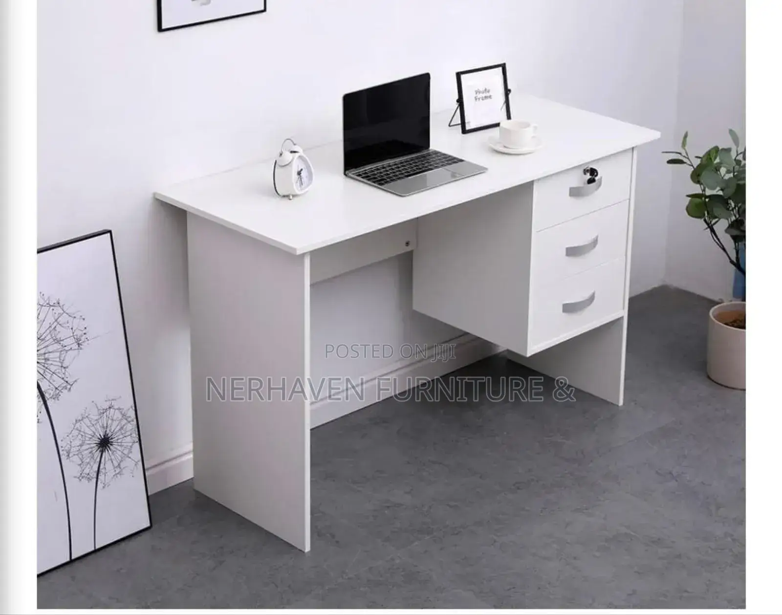Office Study Table – Perfect For Home Or Workspace
